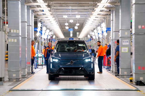 Volvo Cars empieza a fabricar el SUV EX90 totalmente
eléctrico
