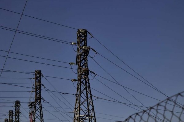 El sistema eléctrico registra un déficit provisional de 202,9 millones a marzo