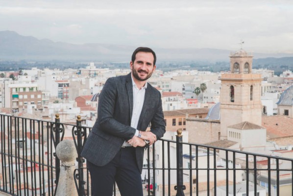 El PP de Callosa, en minoría con Vox, lanza un órdago a la oposición: moción de censura o gobierno de concentración