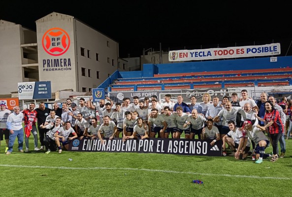 Pedro Romero dice en la celebración del ascenso que descartó una oferta de compra del Yeclano 