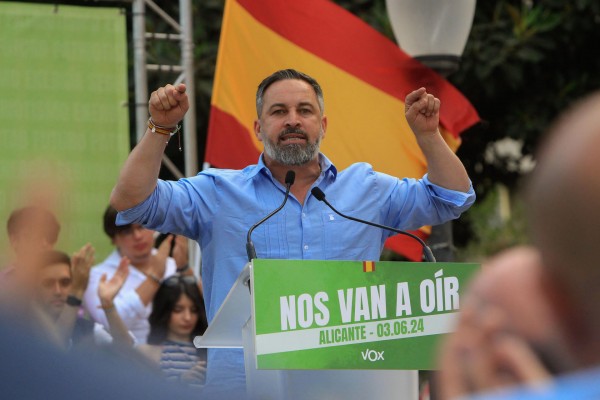  Vox sube de decibelios en Alicante: Abascal y los suyos meten al PP en el saco de la 