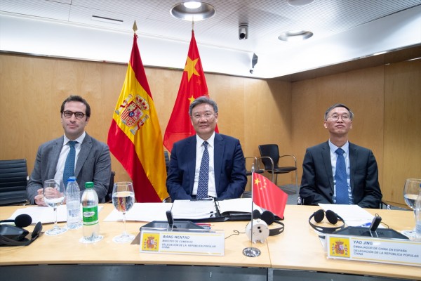 España y China se comprometen a crear un mecanismo de cooperación en comercio e inversión
