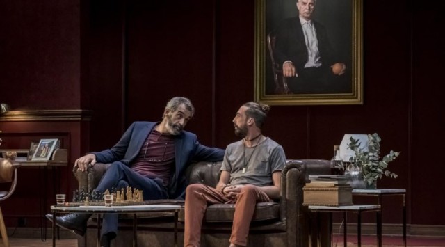 'Els Villalonga': Sala L'Horta presenta un 'Succession' a la valenciana