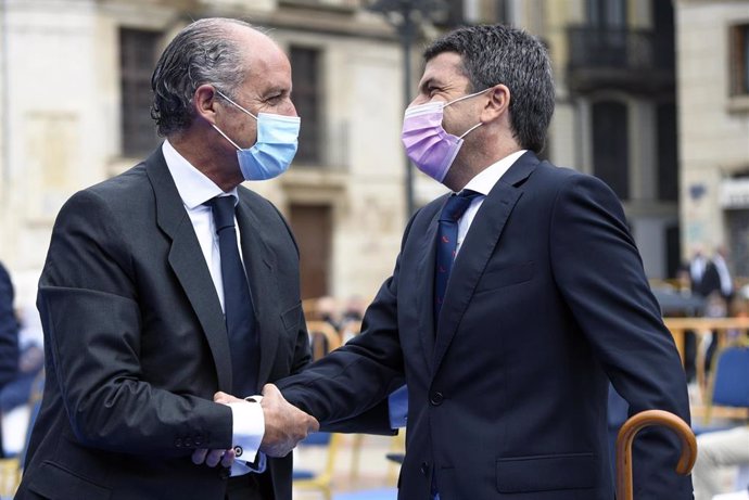 Francisco Camps y Carlos Mazón en un acto público en mayo de 2021. Foto: Jorge Gil/EP - 