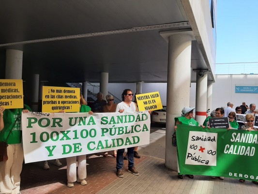 Desconvocado un encierro de usuarios del Hospital de Torrevieja: el gerente se reunirá con ellos