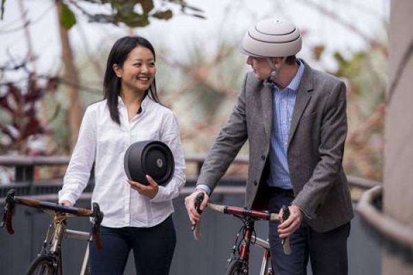 El casco de bici plegable Closca Fuga gana el Delta de Oro 2016