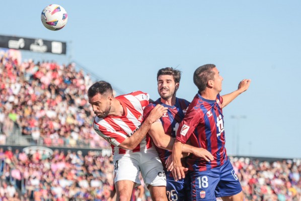 El Eldense pierde con un Real Sporting que jugará el 'play-off' de ascenso