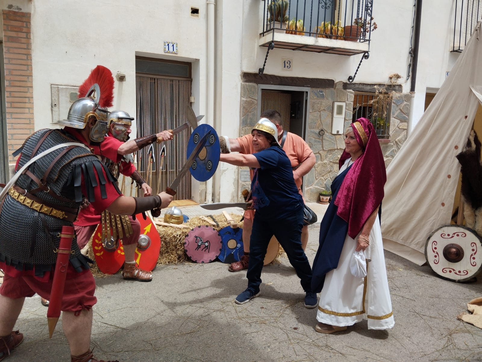 Pina de Montalgrao rememora sus orígenes íberos en la tradicional feria de Vallada