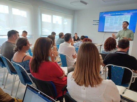 El centro de emprendedores ‘Onda Genera’ impulsa el crecimiento empresarial de 154 personas