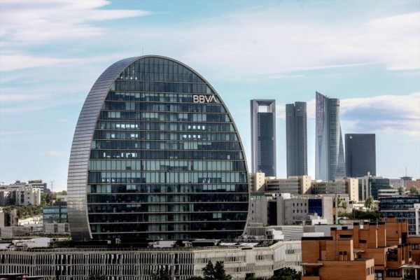 La fiscalía pide juzgar al BBVA por el 'caso Villarejo' en plena opa sobre el Sabadell