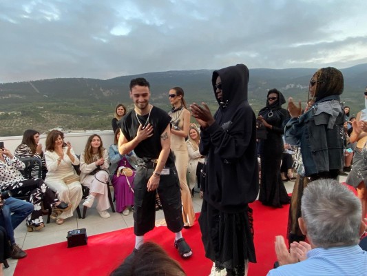Genís Betrian representará a la Comunidad en los premios nacionales de moda para jóvenes diseñadores