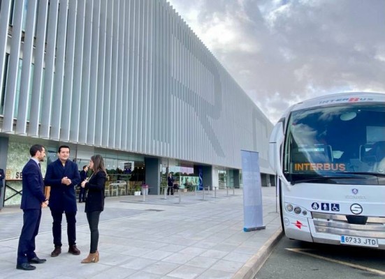 El servicio de autobuses que conecta el aeropuerto con Murcia y Cartagena estrena nuevo horario