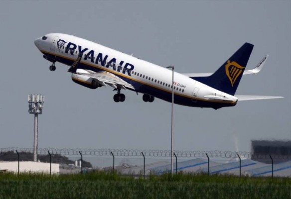Consumo multa con 150 millones a Ryanair, EasyJet, Vueling y Volotea por cobrar el equipaje de mano
