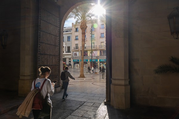 Elche carga 1,2 millones más del remanente para facturas de 2023: quedan 7,7 millones de 27,5
