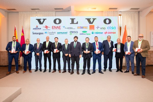 Froet premia a las empresas del transporte regional y entrega su Insignia de Oro a José María Albarracín