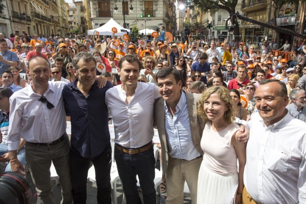Rivera promete reformar la financiación y acabar 