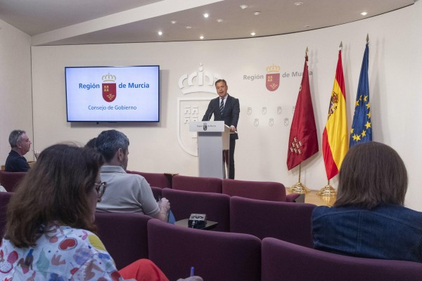 Miras carga contra la amnistía: 