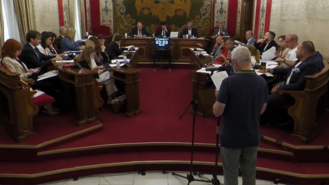 El PP defiende su gestión y rechaza con Vox pactar un plan para intervenir en los barrios de Alicante 