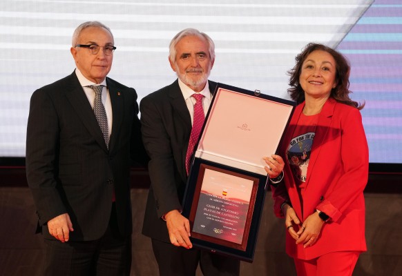 El Playas de Castellón recibe una placa del COE por su 