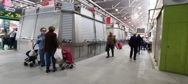 Comercio invierte cerca de 40.000 euros en ocho ventiladores de gran tamaño para el Mercado Santa Florentina