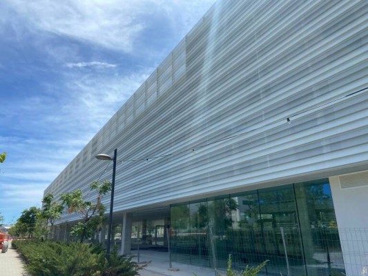 El nuevo pabellón de San Vicente se podrá usar tras el verano, pero el parking se construirá después
