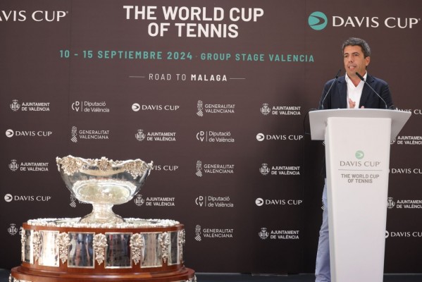 Mazón subraya que le encantaría que Valencia fuera sede del Mundial de 2030 