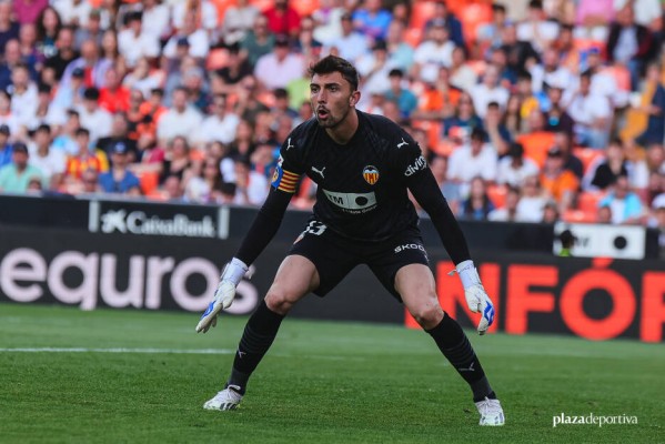 El Valencia debe decidir por Cristian Rivero y Peter Federico antes del 30 de junio