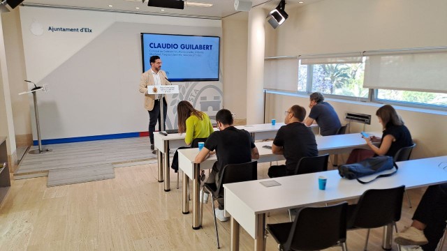 La zona azul de Elche será gratis las tardes de la segunda quincena de julio; no habrá nuevas zonas
