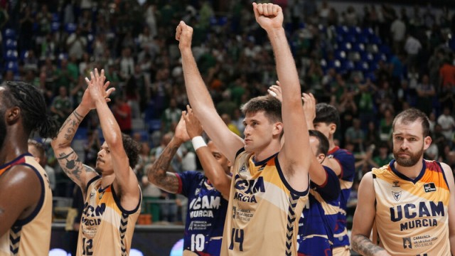 El UCAM CB sigue elevando el listón y gana el primer partido de semifinales en su historia
