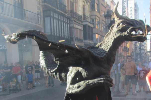 Plantada de figures, cultura popular o cercavila: Cabanes ultima la XXIV Trobada de Bèsties de Foc
