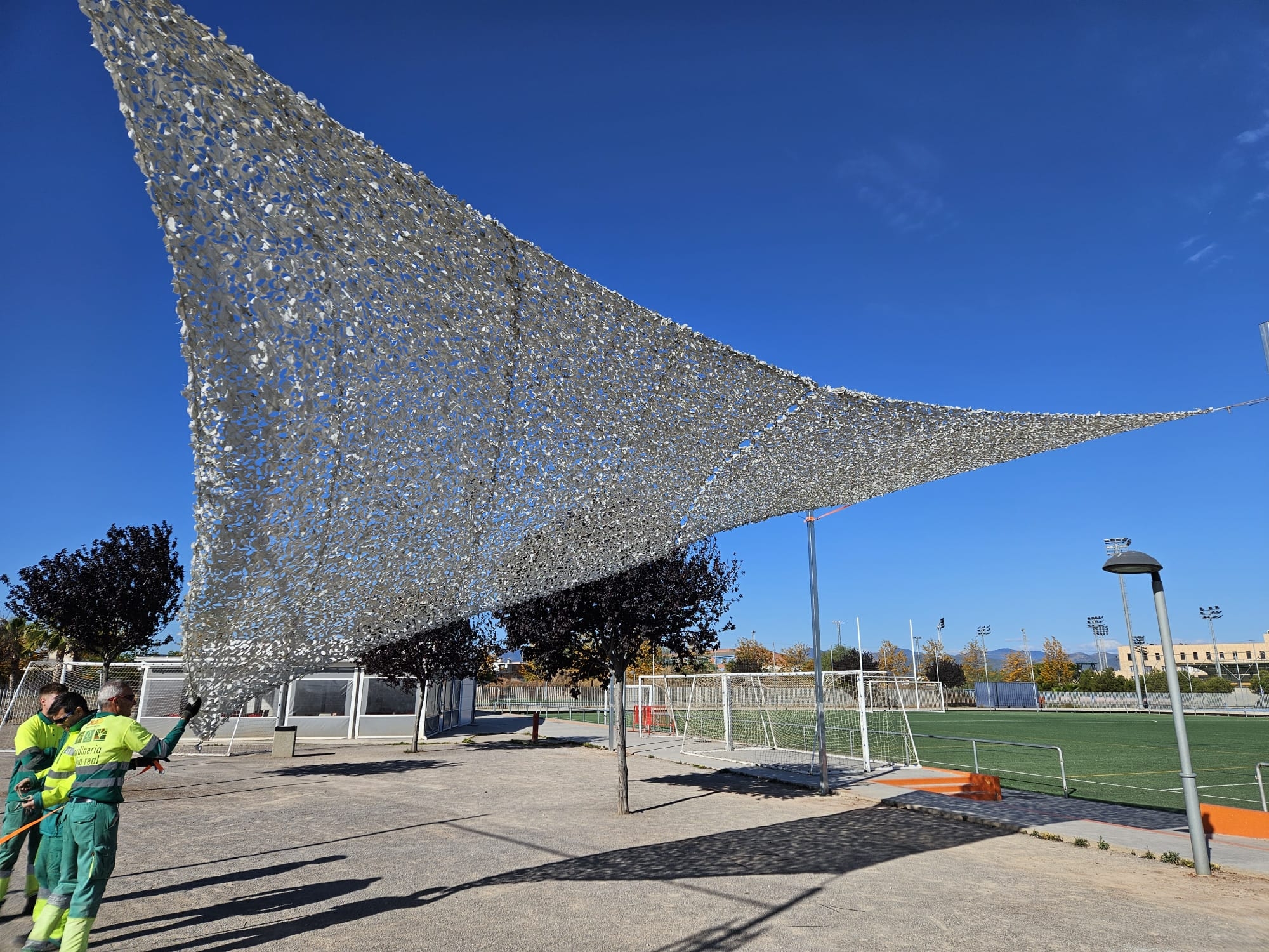 El Pla d'ombres de Vila-real instal·la tendals en els espais esportius per a crear zones protegides del sol
