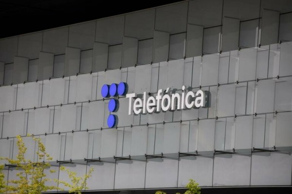 Telefónica investiga una posible filtración de datos de 120.000 clientes y empleados
