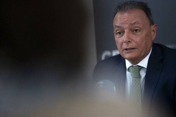 Navarro (CEV) destaca las rebajas de impuestos y el diálogo social en el primer año del Consell