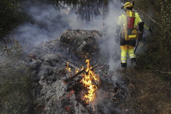 El Consell renueva los convenios para extinción de incendios con los bomberos de Castellón