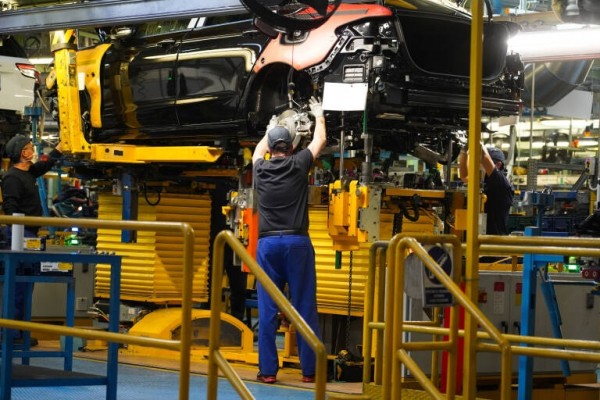 El Consell pone en marcha un grupo de choque y un plan de empleo para la automoción