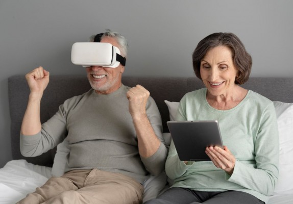 La tecnología se adapta a la vejez de sus usuarios