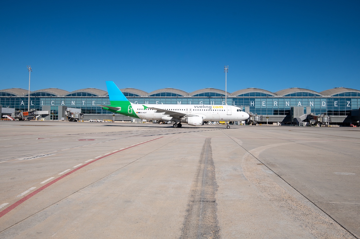 Aena construirá una nueva calle de rodaje de aeronaves en
el aeropuerto de Alicante-Elche 