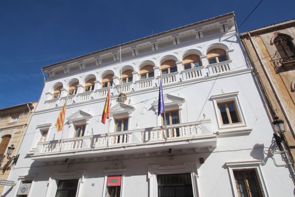 Fraccionamiento de contratos y falta de control interno en el Ayuntamiento de Ayora
