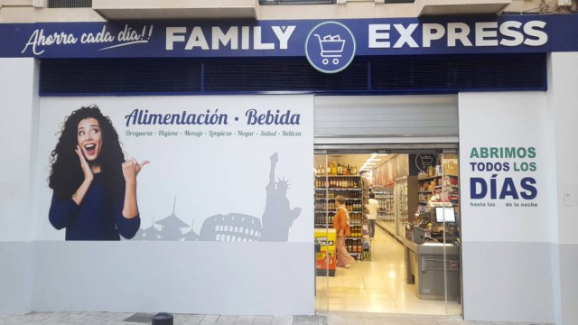 Family Express abre un supermercado en Torrealta (Molina) y prepara otro estreno en Murcia