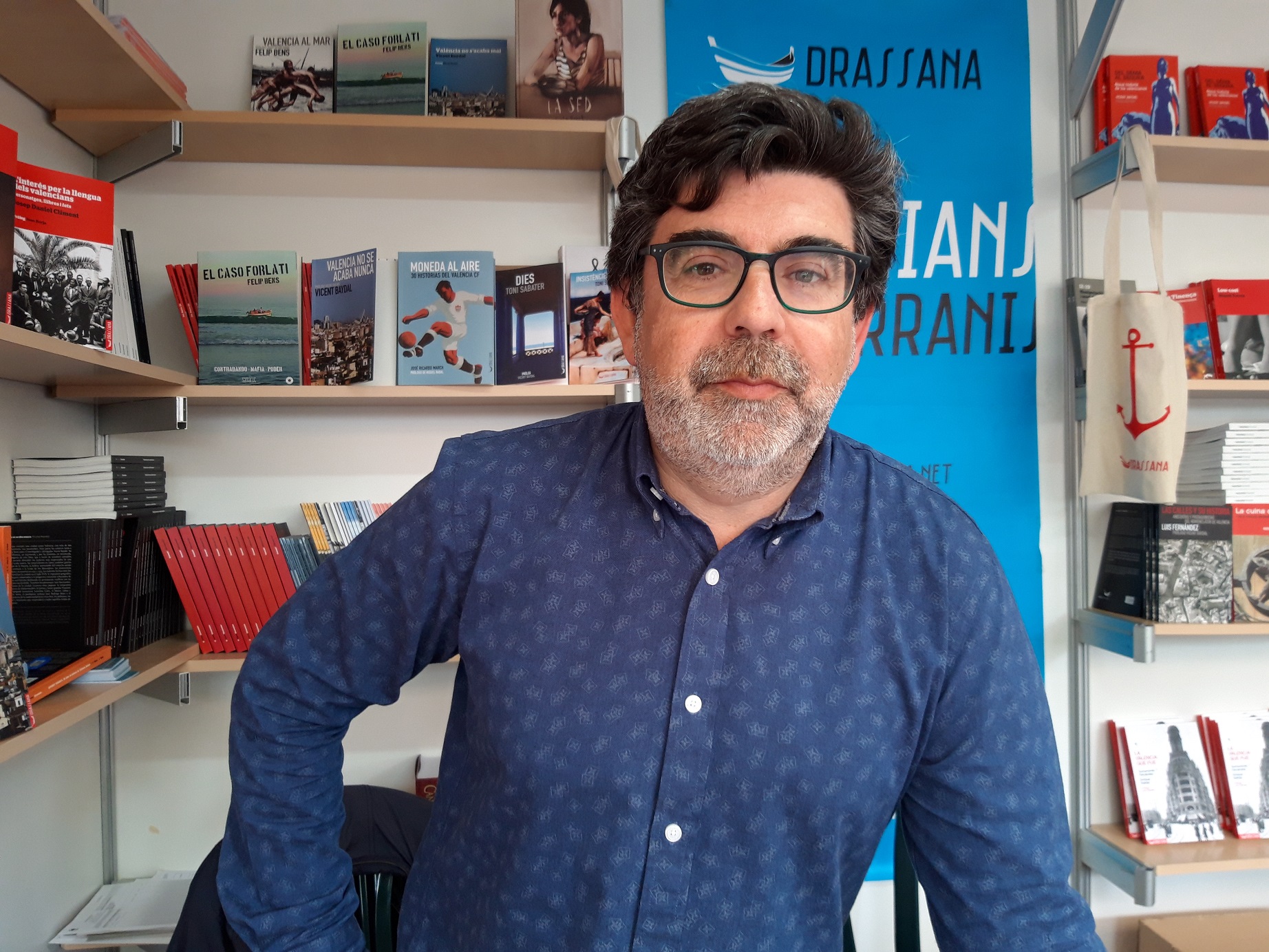 L'escriptor Toni Sabater publica 'Els dies inquiets', una guia per a endinsar-se en la literatura universal

