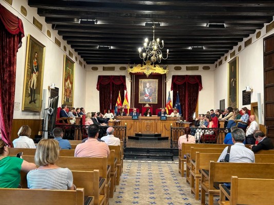El bipartito de Elche rehúye de nuevo confrontar en el pleno: a cuenta del tranvía, Vinalopó o educación
