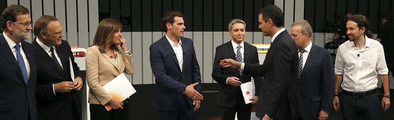 Rivera, en el centro de la alineación (Foto: EFE) - 