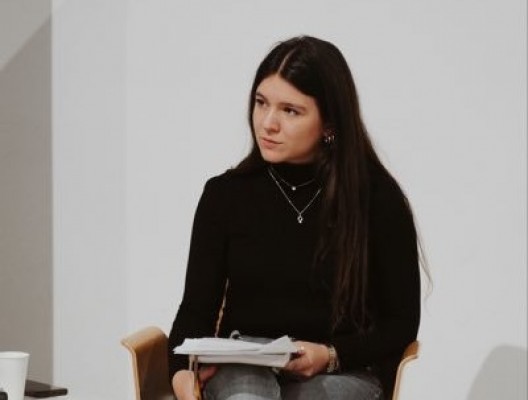 Miriam Jiménez Lastra presenta su ensayo sobre la virginidad en la librería 80 Mundos