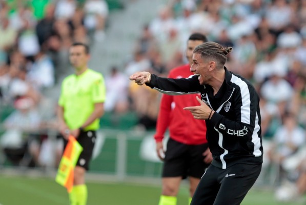 Beccacece anuncia que deja el Elche el 2 de junio