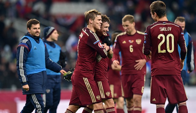 Rusia-Eslovaquia, el fútbol intenta eclipsar a los violentos