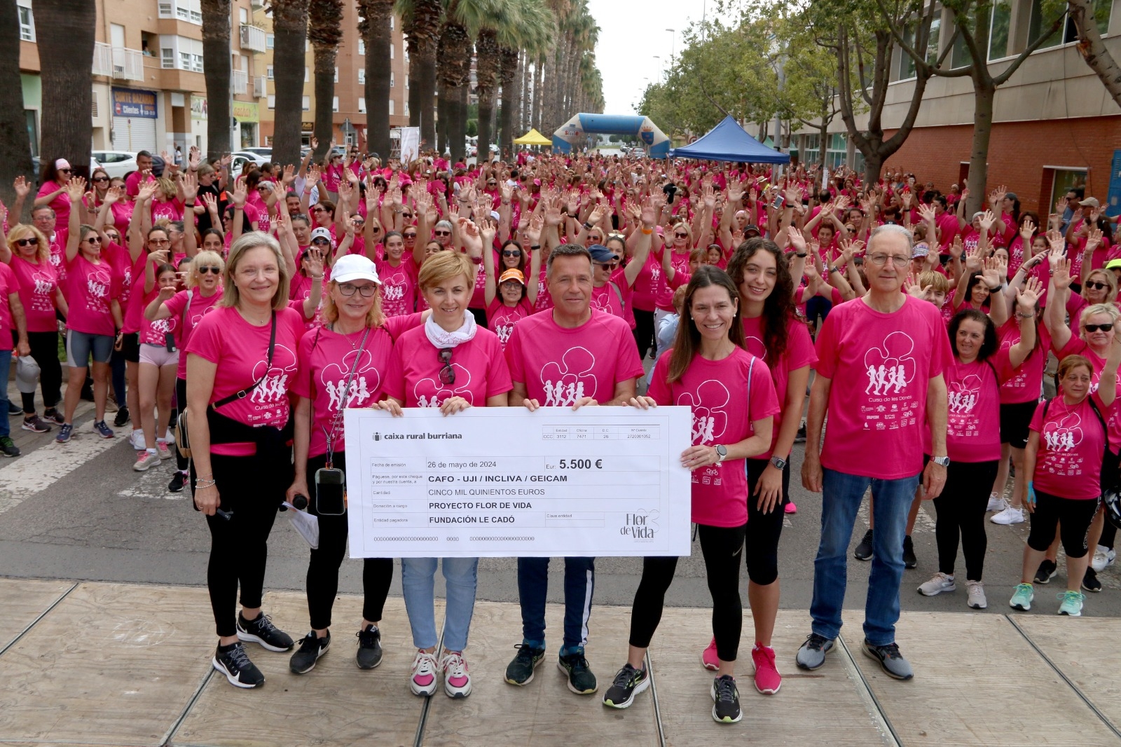 Mil personas participan en la 'Cursa de les Dones' de Burriana para combatir el cáncer de mama