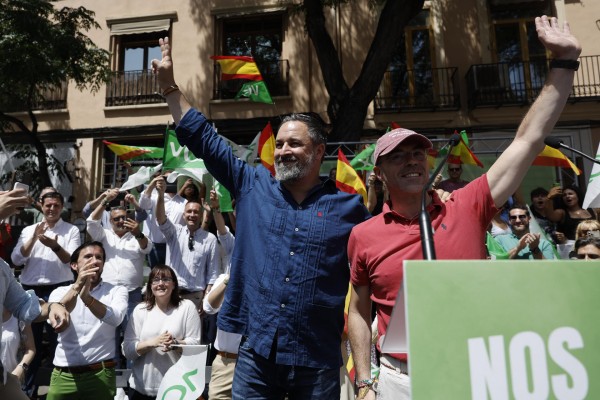 Abascal insta al PP a dejarse de 