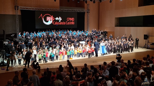 CPMD Calasancio Castelló celebra su décimo aniversario con un 'show' lleno de música y danza 
