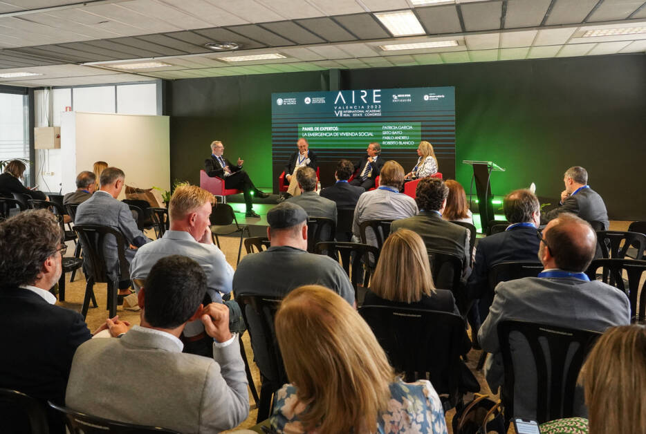 El congreso Aire reúne a Gobierno, Consell y promotores para abordar la marcha de los nuevos planes de vivienda
