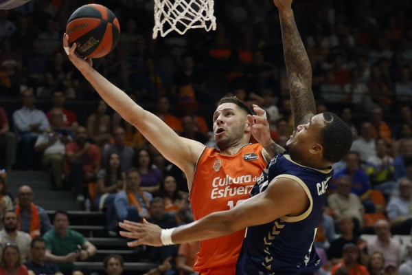 Radebaugh desmonta al Valencia y lleva al UCAM a una histórica semifinal